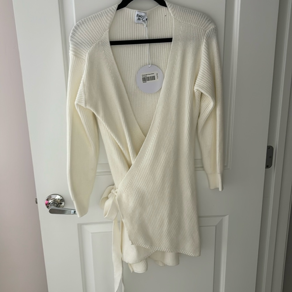 Princess Polly white mini sweater dress size is M/L